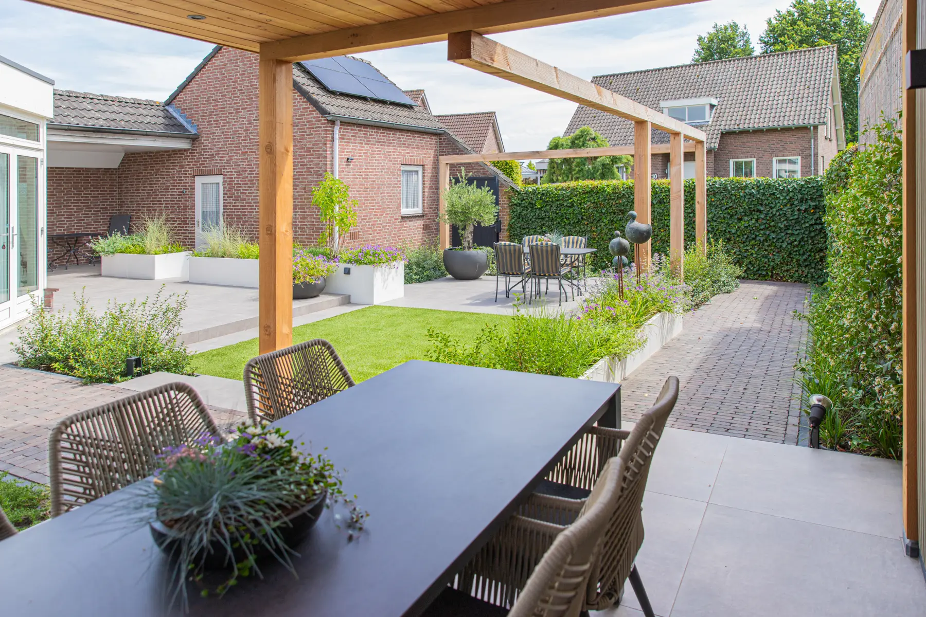 Buitenleven met sfeervol afdak