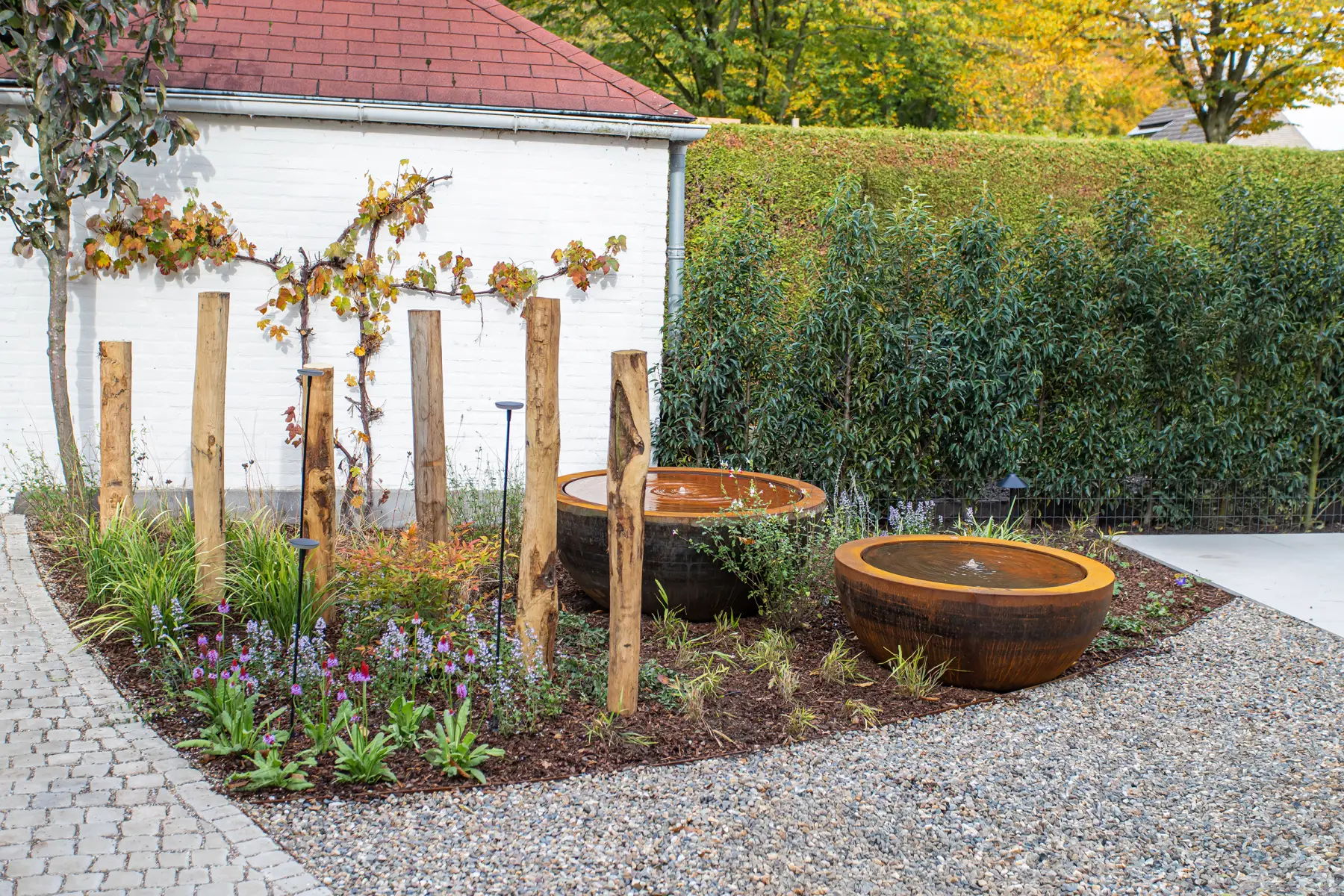 Tuin met cortenstalen accenten