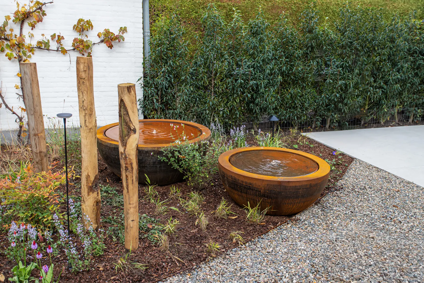 Tuin met cortenstalen accenten